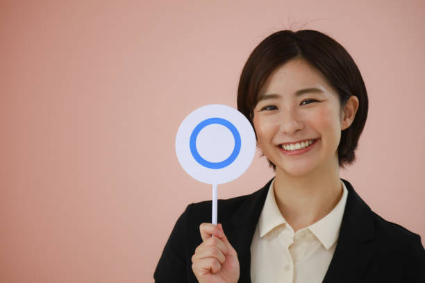istock 〇 Female employee with a bill 1327391503