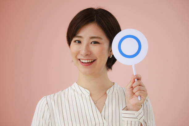 istock 〇Woman with a bill 1327397894