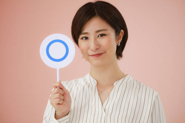istock 〇Woman with a bill 1327398460