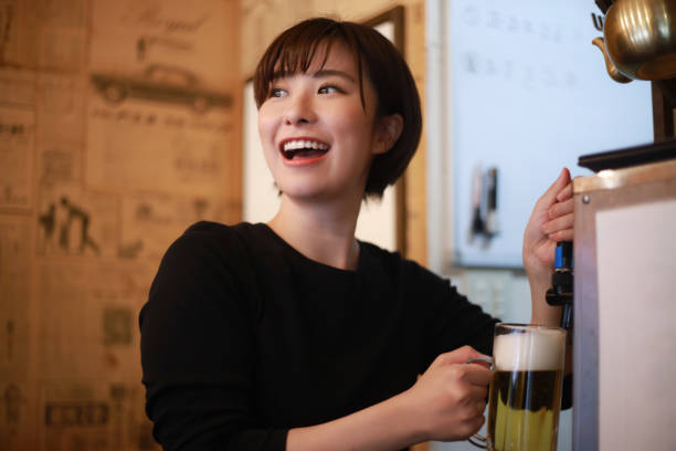 Woman pouring beer Woman pouring beer byte photos stock pictures, royalty-free photos & images