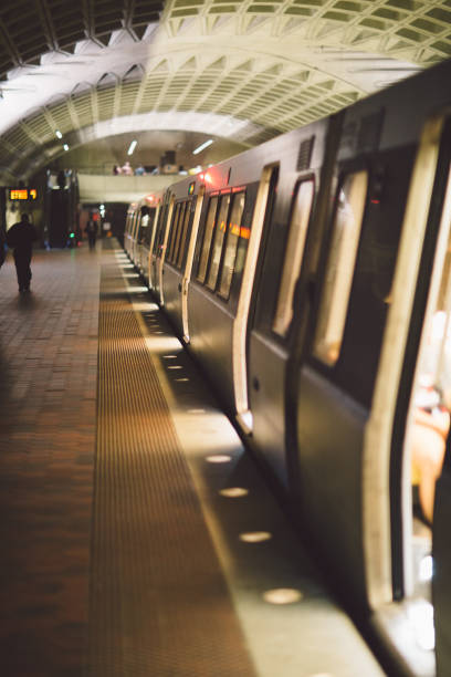 blurred motion of train at subway station - vertical washington dc usa station imagens e fotografias de stock