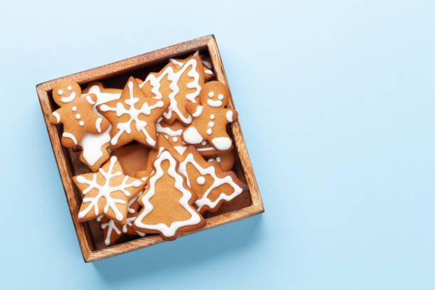 istock Christmas card with gingerbread cookies 1327431831
