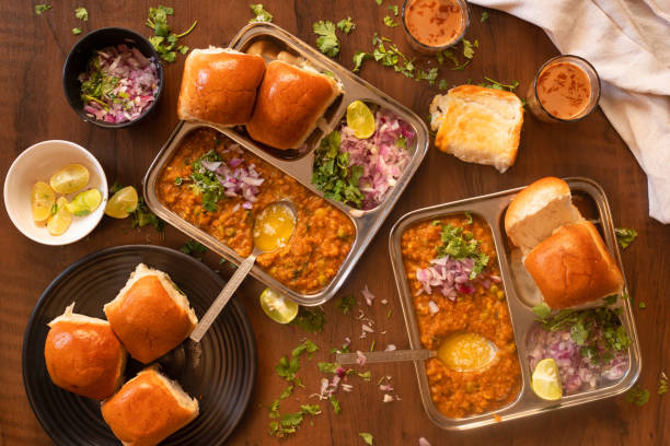 pav bhaji, indian street food, bharuch, gujarat, india - food dining cooking multi colored fotografías e imágenes de stock