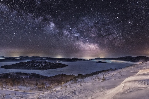 This is a winter starlit sky at Bihoro mountain pass in Hokkaido prefecture, Japan.
Bihoro mountain pass is well known as a tourist destination in this prefecture, especially summer season.
But of course, winter season is also beautiful.