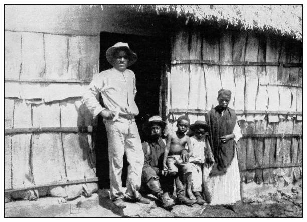 antyczne czarno-białe zdjęcie: isla de la juventud - shack hut old obsolete stock illustrations