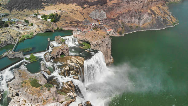 luftaufnahme von shoshone fällt. idaho, vereinigte staaten von amerika (usa) - snake river canyon stock-fotos und bilder