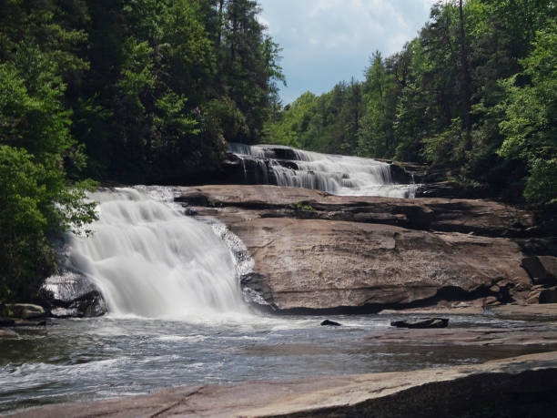 waterfalls of north carolina - triple falls fotos imagens e fotografias de stock