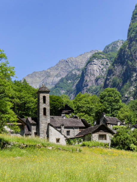 the idyllic alps mountain village foroglio in the italian-speaking canton ticino, switzerland - switzerland ticino canton valley church imagens e fotografias de stock