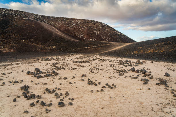 istock Amboy Crater in South Eastern California 1327541420
