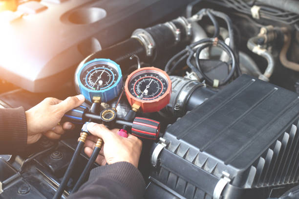 istock Car air conditioner check service, leak detection, fill refrigerant.Device and meter liquid cooling in the car by specialist technicians. 1327592136