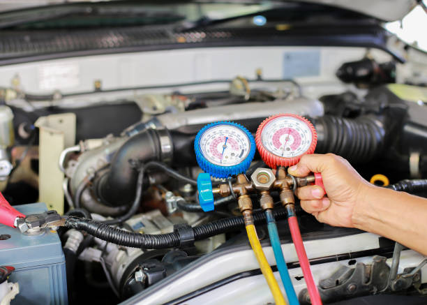 istock Car air conditioner check service, leak detection, fill refrigerant.Device and meter liquid cooling in the car by specialist technicians. 1327592171