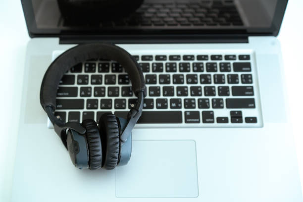 istock Wireless headphones and laptop 1327602899