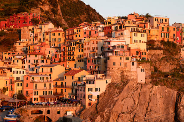 small town manarola, riomaggiore, province of la spezia - manarola imagens e fotografias de stock