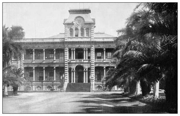 istock Antique black and white photograph: King's Palace, Honolulu, Hawaii 1327663544