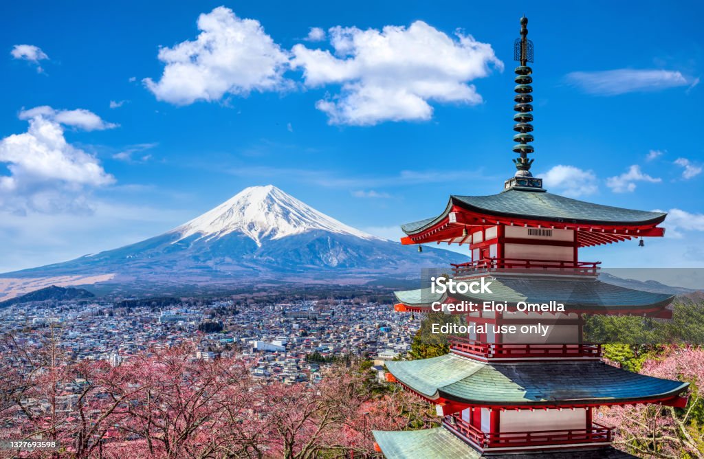 Gunung Fuji bersalju dan Pagoda Chureito, Fujiyoshida, Jepang - Bebas Royalti Jepang Foto Stok
