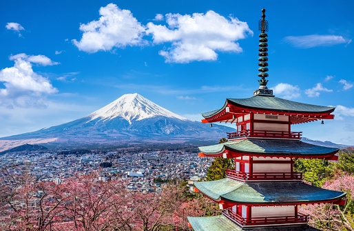 April 4, 2019 - Fujiyoshida, Japan: The Chureito Pagoda was built in 1958 and Mount Fuji snowcapped