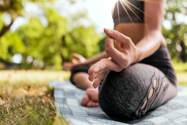 meditation im park  - zen like nature breathing exercise sitting stock-fotos und bilder