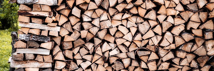 Sawn timber (spruce) for the production of pellets.