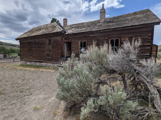 istock Old House in a Ghost Town 1327717762