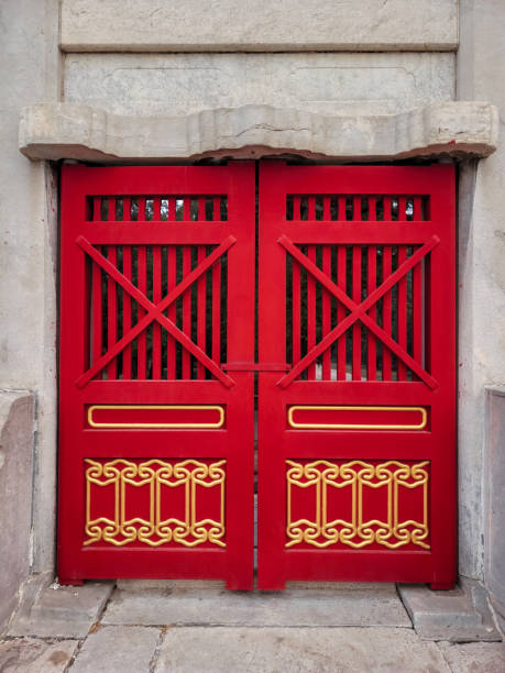 temple of heaven park, czerwona brama królewska - beijing temple of heaven temple door zdjęcia i obrazy z banku zdjęć