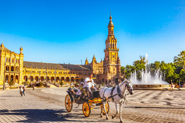 touristen pferdekutsche plaza de espana spanien platz sevilla spanien - plaza de espana european culture sevilla seville stock-fotos und bilder