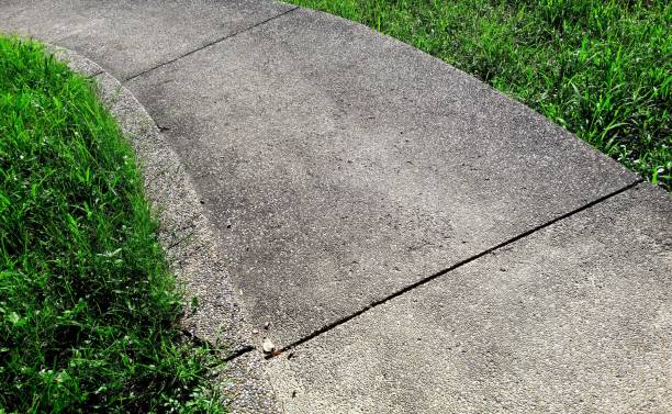 istock Curved pedestrian pavement of the 1327762138