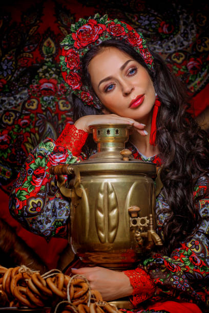 istock Russian queen with samovar and pretzels 1327763242