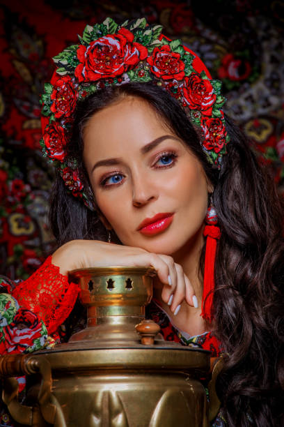 istock Russian queen with samovar and pretzels 1327763411