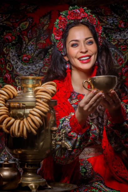 istock Russian queen with samovar and pretzels 1327763412