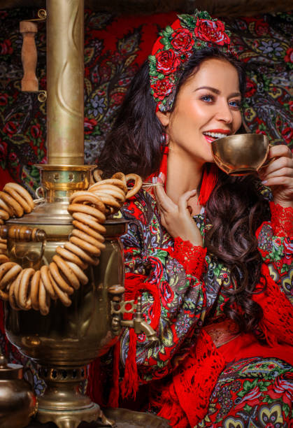 istock Russian queen with samovar and pretzels 1327763501