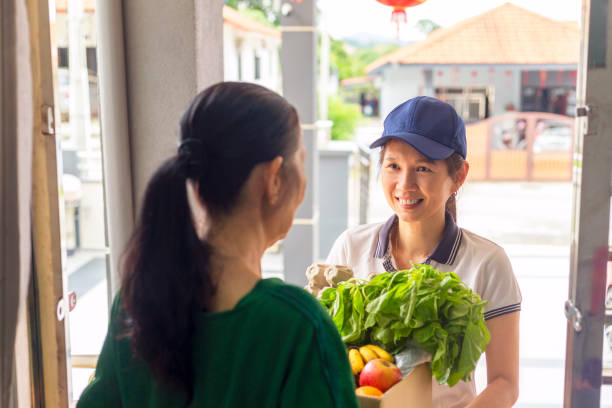 istock Grocery Delivery to doostep 1327791742