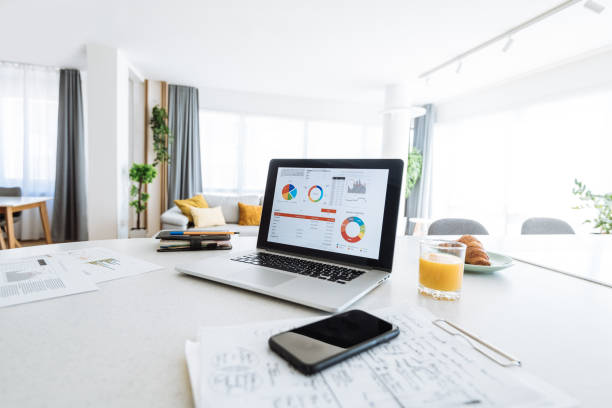 istock Trading currencies and crypto from home 1327813354