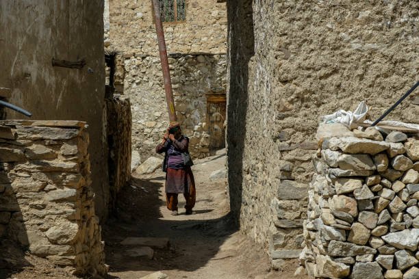 nako en himachal pradesh, india - kaza fotografías e imágenes de stock