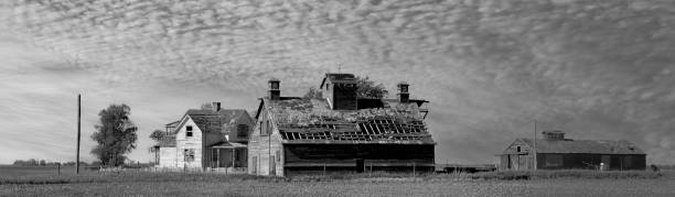 istock Old family farmhouse 1327858966