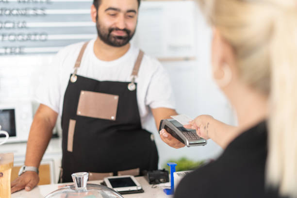 istock Contactless credit card payment 1327879313