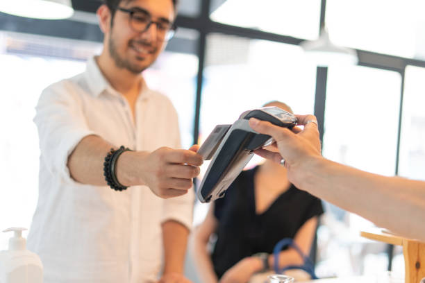 istock Contactless credit card payment 1327879966