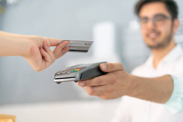 istock Contactless credit card payment 1327879993
