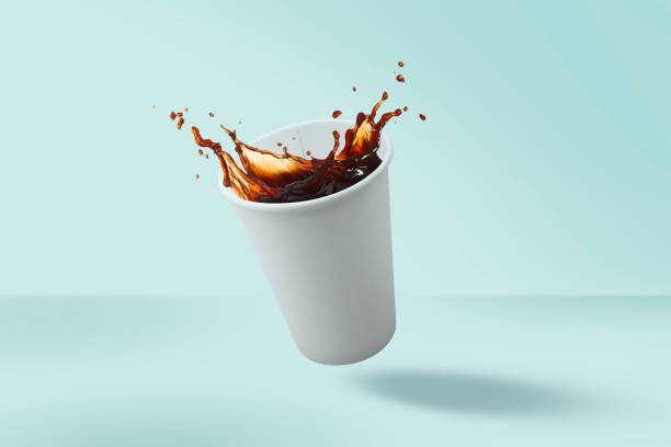white paper cup for hot drinks - wegwerpbeker stockfoto's en -beelden