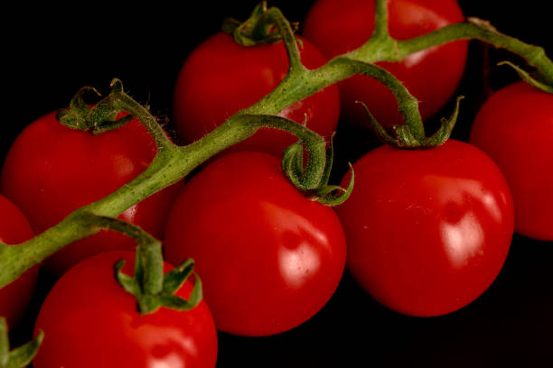 Crisp and sweet cherry tomatoes. This Petit cherry tomatoes variety also loved by children for its perfect balance between sweet and sour, as well as its pleasant bite.
