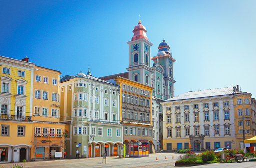 Main square (Hauptplatz) in Linz and Old Cathedral (Alter Dom) behind