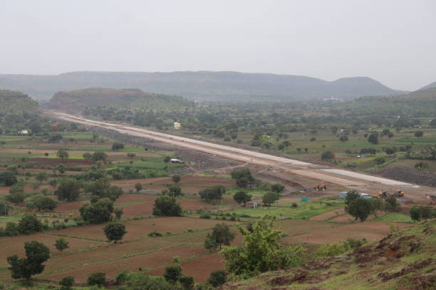 istock Mumbai-Nagpur Expressway - Samruddhi Mahamarg 1327940062