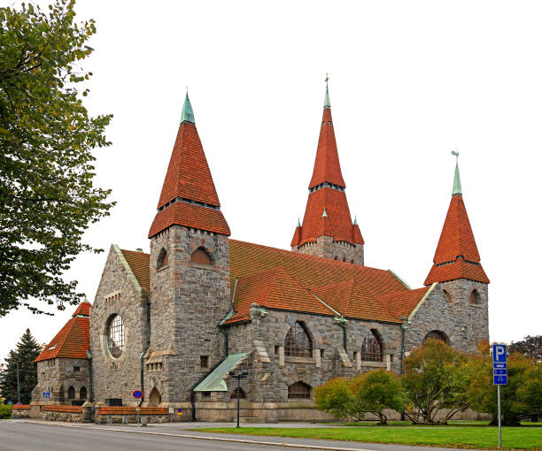 タンペレ大聖堂、タンペレのルーテル教会、フィンランド。秋の日 - steeple spire national landmark famous place ストックフォトと画像