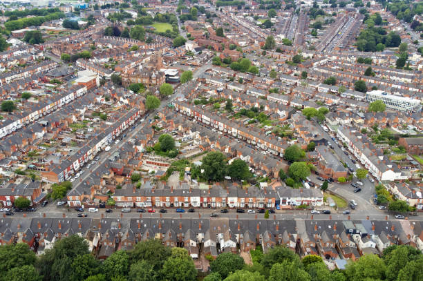 aerial view of typical terraced housing in england, uk - housing development birmingham uk row house imagens e fotografias de stock