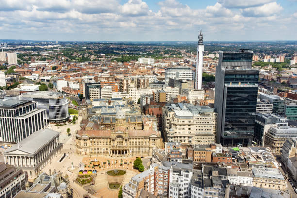 бирмингемский воздушный городской пейзаж, англия, великобритания - birmingham west midlands town hall uk стоковые фото и изображения