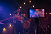 musiker-im-konzert.jpg?b=1&s=170x170&k=20&c=yg13VF6tWLwIT-Y9a4_BleGxWWVw_VtDJUR_joV7Q5s=