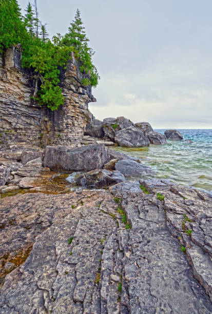 istock Rocky Shores on the Great Lakes 1328222798