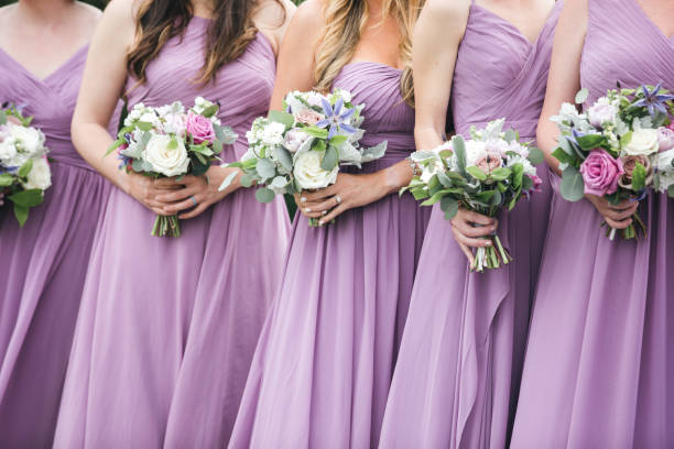 Vestidos De Dama De Honor De Color Lila - Banco de fotos e imágenes de stock - iStock Vestidos De Dama De Honor De Color Lila - Banco de fotos e imágenes de stock - iStock