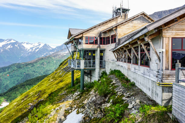 girdwood, alaska - estación de esquí en reposo - girdwood fotografías e imágenes de stock