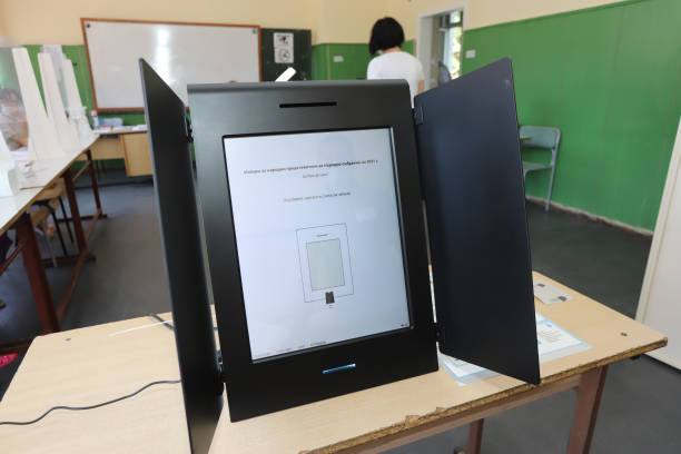 macchina per il voto per le elezioni - bulgaria foto e immagini stock
