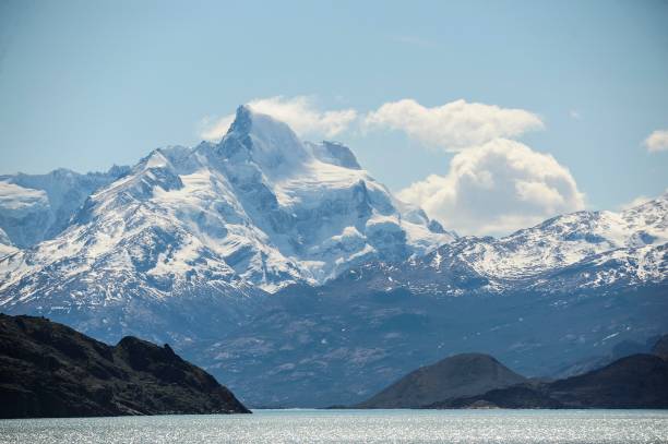 jezioro argentino jest największym z wielkich jezior patagonii w argentynie. - bariloche patagonia argentina lake zdjęcia i obrazy z banku zdjęć